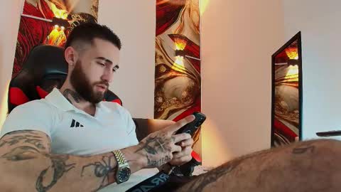 Snapshot of luke_davis01 chatting on 10/23/25, 12:48 LUKE online show from 10/23/25, 12:48