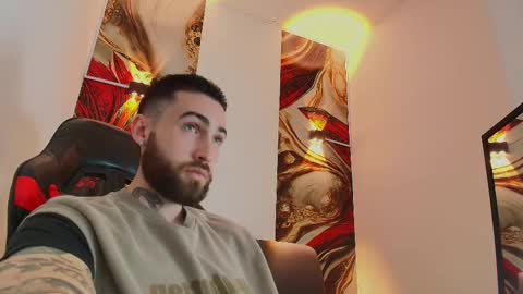 Snapshot of luke_davis01 chatting on 10/25/25, 01:18 LUKE online show from 10/25/25, 01:18