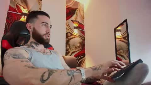 Snapshot of luke_davis01 chatting on 10/28/25, 01:25 LUKE online show from 10/28/25, 01:25