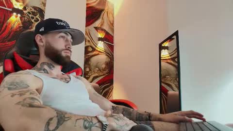 Snapshot of luke_davis01 chatting on 11/04/25, 01:43 LUKE online show from 11/04/25, 01:43