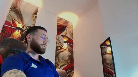 Snapshot of luke_davis01 chatting on 11/18/25, 01:26 LUKE online show from 11/18/25, 01:26