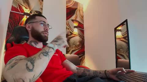 Snapshot of luke_davis01 chatting on 11/24/25, 01:22 LUKE online show from 11/24/25, 01:22