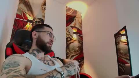 Snapshot of luke_davis01 chatting on 11/27/25, 01:13 LUKE online show from 11/27/25, 01:13