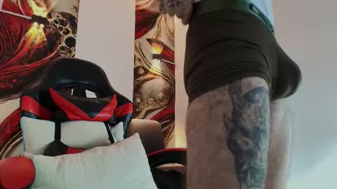 Snapshot of luke_davis01 chatting on 11/29/25, 01:14 LUKE online show from 11/29/25, 01:14