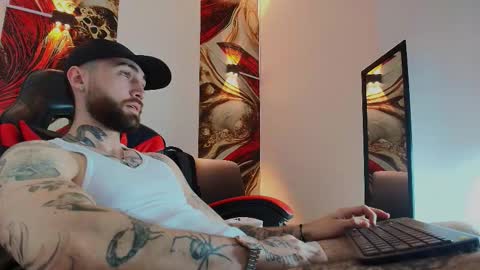 Snapshot of luke_davis01 chatting on 12/05/25, 01:20 LUKE online show from 12/05/25, 01:20