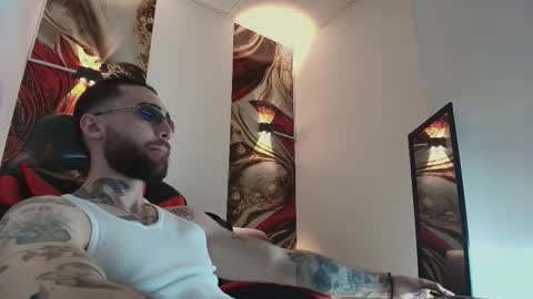 Snapshot of luke_davis01 chatting on 12/15/25, 01:37 LUKE online show from 12/15/25, 01:37