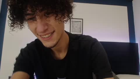 Snapshot of lukeaaron_ chatting on 12/04/24, 03:15 Luke online show from 12/04/24, 03:15