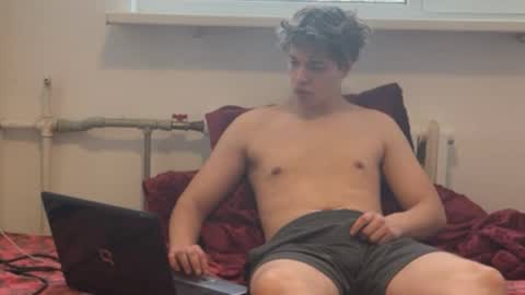 Snapshot of lukedesirable chatting on 02/15/25, 11:28 lukedesirable online show from 02/15/25, 11:28