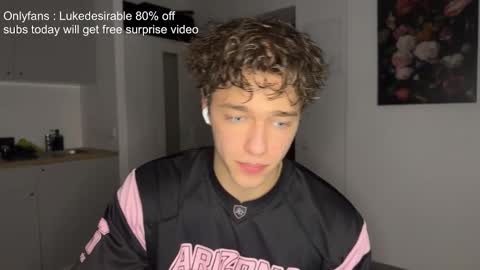 Snapshot of lukedesirable chatting on 02/19/26, 08:27 lukedesirable online show from 02/19/26, 08:27