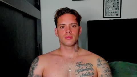 Snapshot of lukeglanton17 chatting on 01/25/25, 01:32 Luke online show from 01/25/25, 01:32