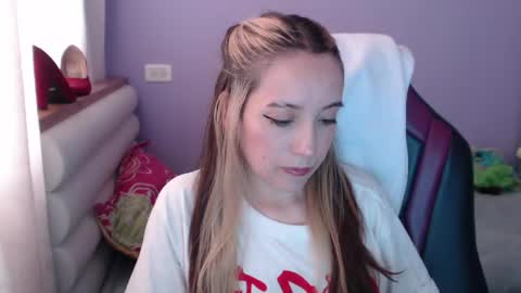 Snapshot of lula_05 chatting on 05/12/26, 04:59 Vicky online show from 05/12/26, 04:59