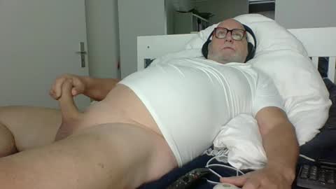 Snapshot of luley58 chatting on 09/18/25, 03:52 luley58 online show from 09/18/25, 03:52