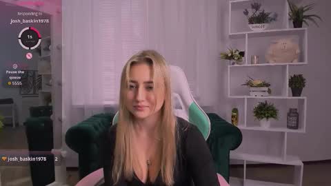 Snapshot of lulu___moon chatting on 11/13/25, 09:52 Lily online show from 11/13/25, 09:52