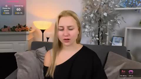 Snapshot of lulu___moon chatting on 12/16/25, 09:53 Lily online show from 12/16/25, 09:53