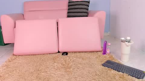 Snapshot of lulu__cute1 chatting on 11/25/25, 09:15 lulu__cute1 online show from 11/25/25, 09:15