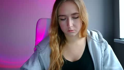 Lulu Baby18 online show from 12/21/25, 12:12