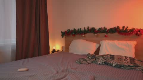 Snapshot of lulu_lovett chatting on 12/28/24, 10:25 lulu_lovett online show from 12/28/24, 10:25