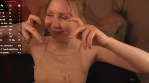 Snapshot of lulu_lovett chatting on 02/19/25, 04:44 lulu_lovett online show from 02/19/25, 04:44