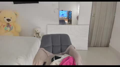 Snapshot of lulu_russell chatting on 07/11/26, 07:00 LULU online show from 07/11/26, 07:00