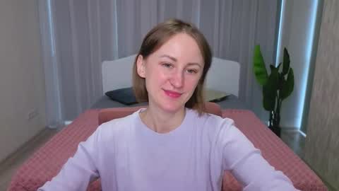 Lily online show from 10/08/25, 10:13
