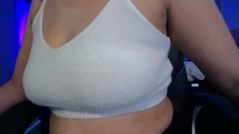 Snapshot of lulugh_ chatting on 10/03/25, 07:22 lulu online show from 10/03/25, 07:22