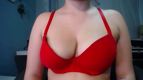 Snapshot of lulugh_ chatting on 10/04/25, 07:12 lulu online show from 10/04/25, 07:12