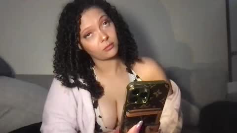 Snapshot of luluvalenttine chatting on 11/23/25, 06:41 LuLu Valenttine Hot Sexy HawaiianCape Verde online show from 11/23/25, 06:41