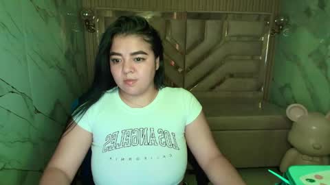 Snapshot of luna__r_ chatting on 05/02/26, 03:33 Luna online show from 05/02/26, 03:33