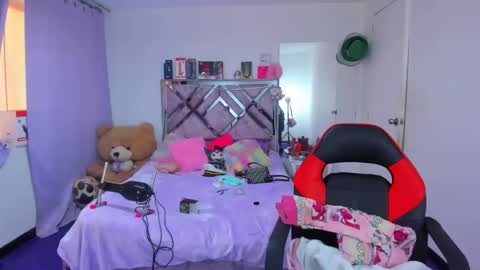 luna_analya online show from 05/05/26, 04:15