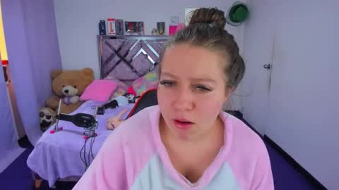 luna_analya online show from 05/06/26, 06:35