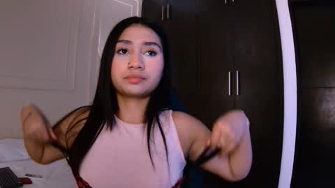 luna and banji online show from 11/18/25, 01:04