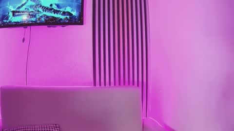 luna and banji online show from 12/03/25, 05:04