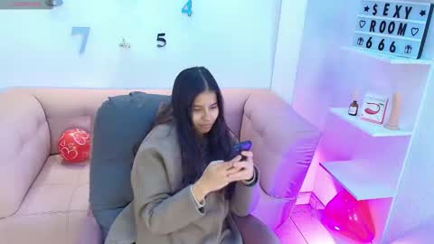 Luna And Titan  online show from 02/12/26, 03:45