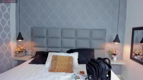 Luna online show from 12/15/25, 10:52