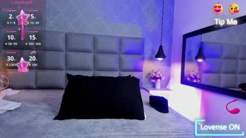 Luna online show from 12/17/25, 10:43