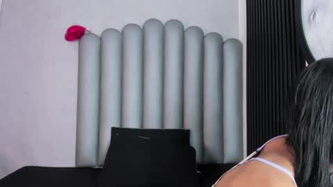 luna_bella_23 online show from 05/06/26, 03:24