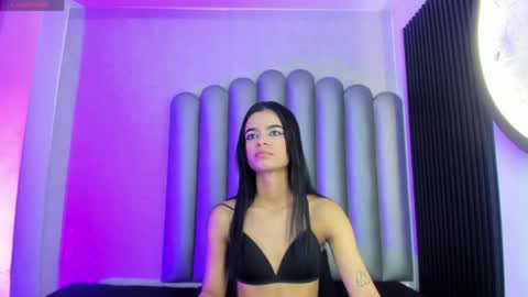 luna_bella_23 online show from 05/27/26, 05:37