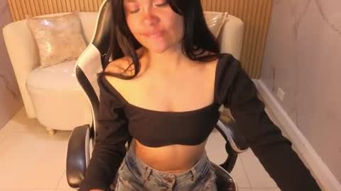 Snapshot of luna_benz_tx chatting on 07/06/26, 08:00 Follow me.. Live 1430 to 2100 online show from 07/06/26, 08:00