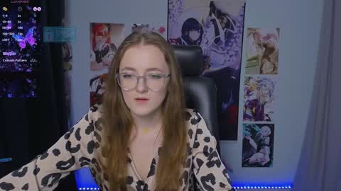 luna_berryy online show from 12/21/24, 08:43