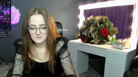 luna_berryy online show from 12/24/24, 01:49
