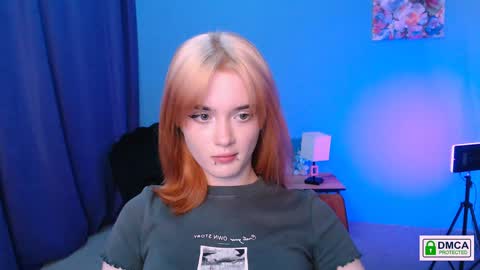 luna_berryy online show from 01/02/25, 10:44