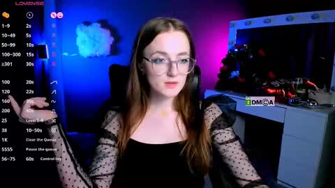 luna_berryy online show from 02/18/25, 05:20