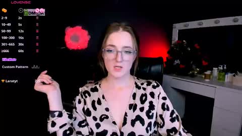 luna_berryy online show from 02/21/25, 02:50