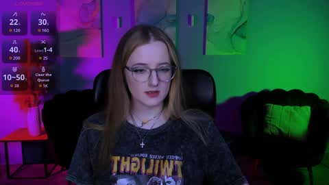 luna_berryy online show from 03/31/26, 07:47