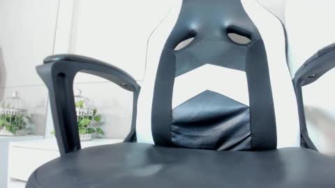 luna_bradley_ online show from 03/24/26, 12:21