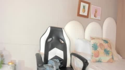 luna_bradley_ online show from 03/31/26, 12:16