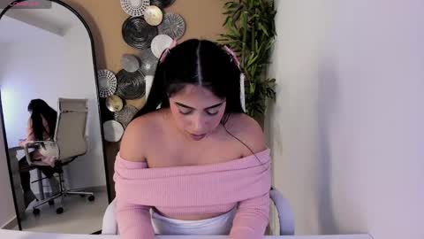 luna_cute14 online show from 05/06/26, 08:36