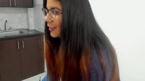 luna  online show from 01/21/25, 02:26