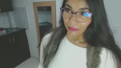 luna  online show from 04/05/26, 10:56