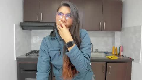 Snapshot of luna_dumont chatting on 05/19/26, 11:16 luna online show from 05/19/26, 11:16